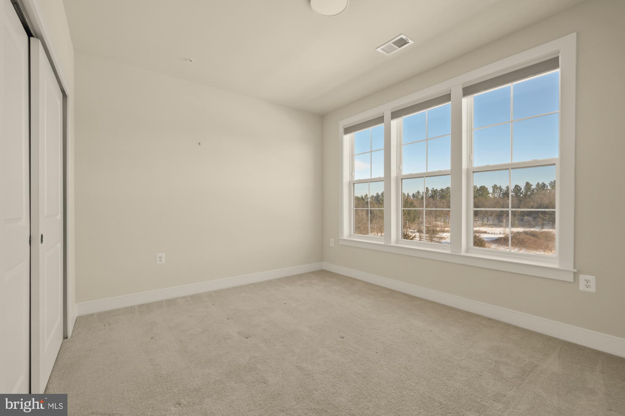2320 Field Point Road, Unit 4304 Herndon, VA 20171 - Photo 23 of 43 an empty room with a window