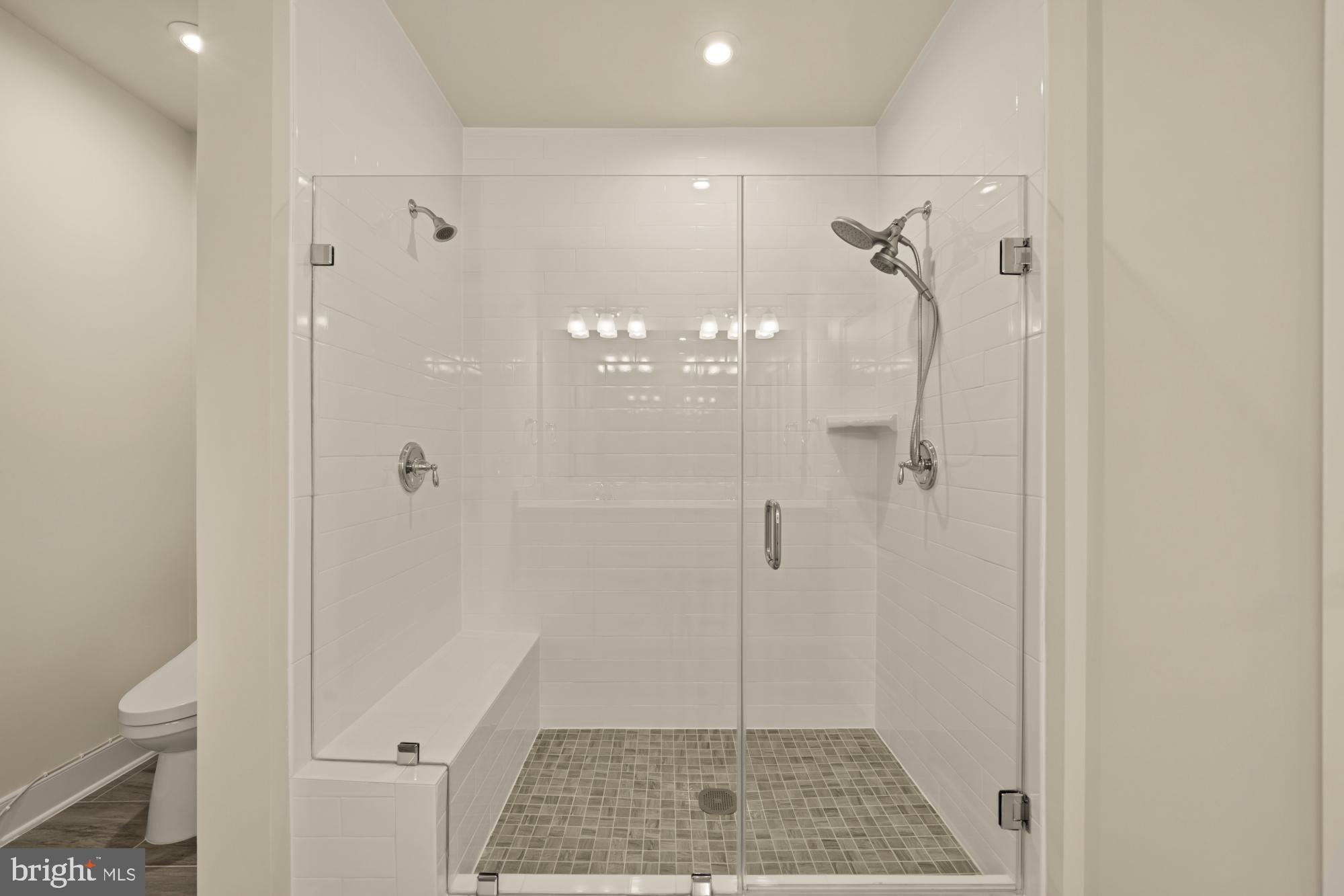 2320 Field Point Road, Unit 4304 Herndon, VA 20171 - Photo 26 of 43 a bathroom with a shower