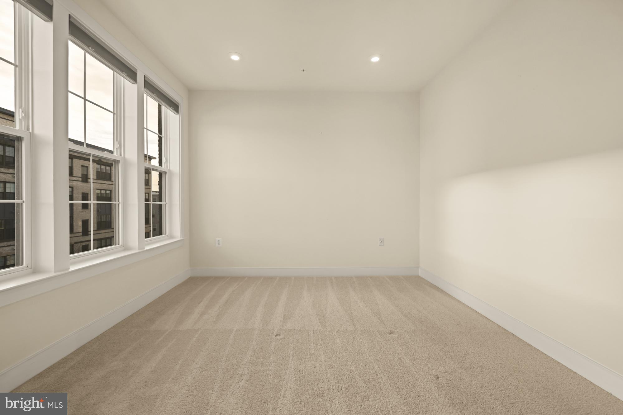 2320 Field Point Road, Unit 4304 Herndon, VA 20171 - Photo 29 of 43 an empty room with a window