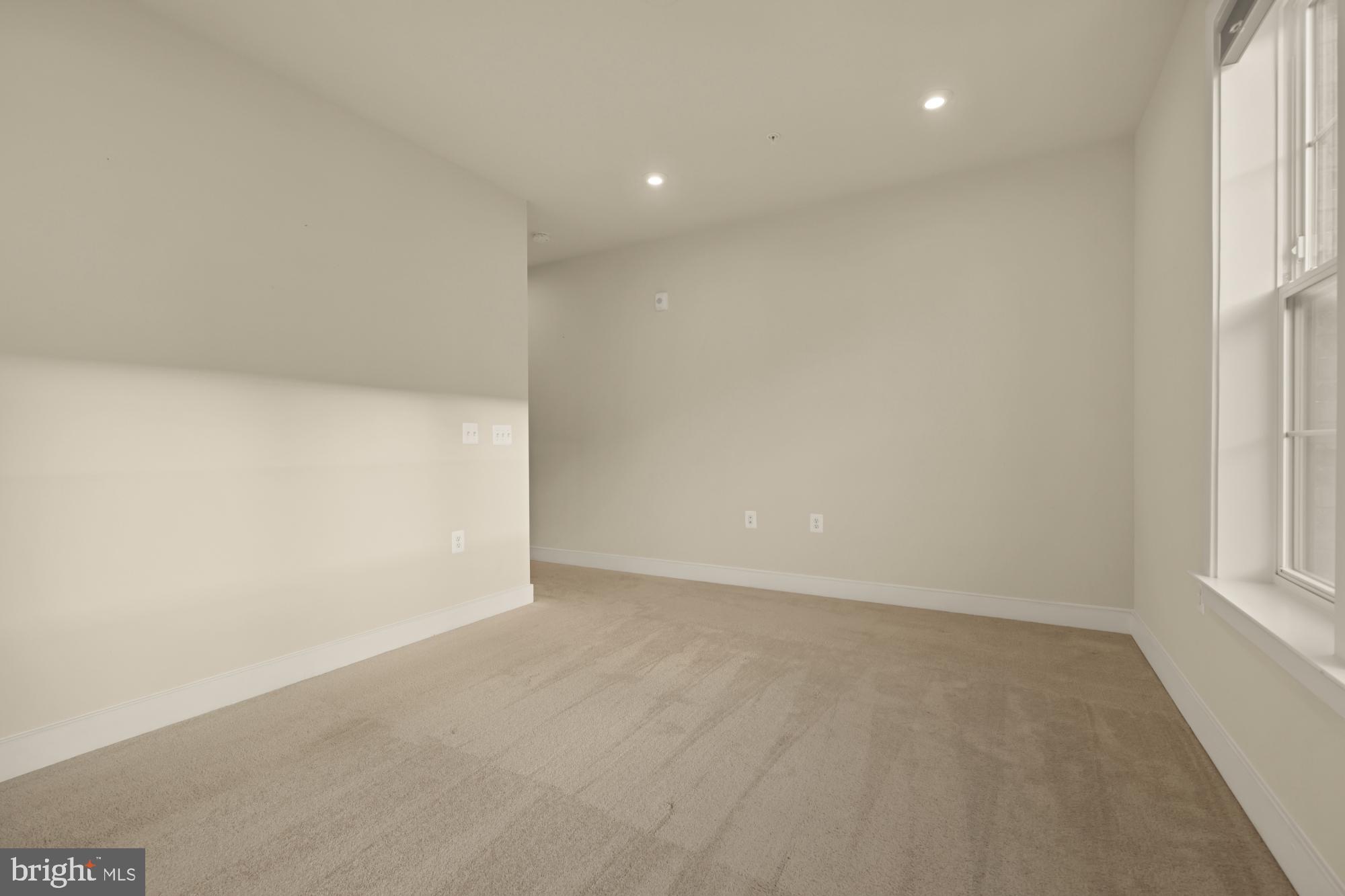 2320 Field Point Road, Unit 4304 Herndon, VA 20171 - Photo 31 of 43 an empty room with windows