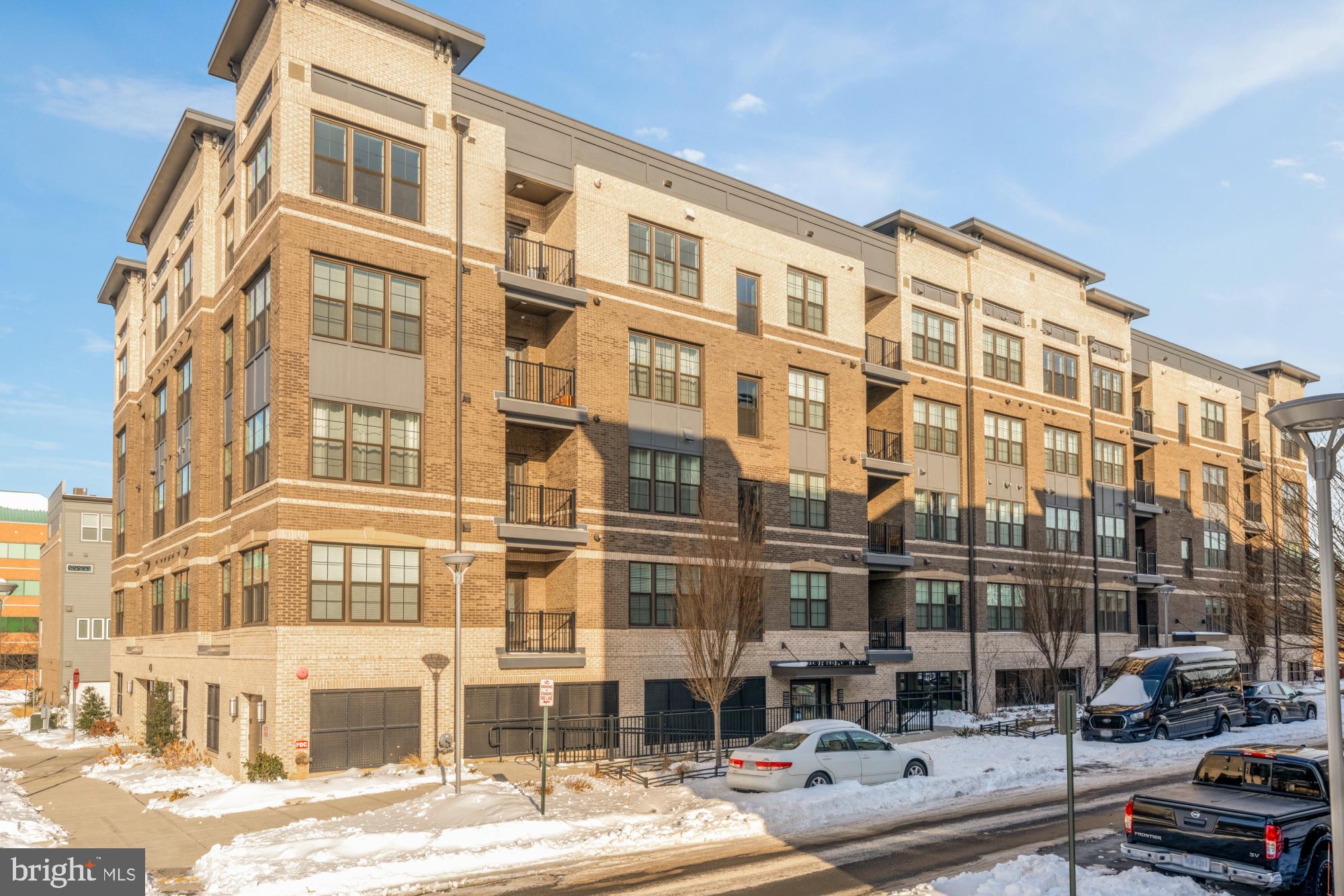 2320 Field Point Road, Unit 4304 Herndon, VA 20171 - Photo 39 of 43 front view of a building with a street