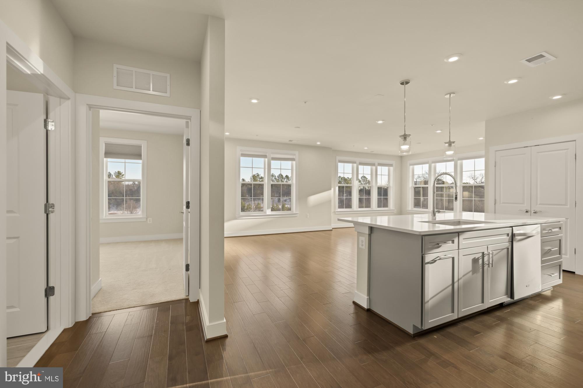 2320 Field Point Road, Unit 4304 Herndon, VA 20171 - Photo 4 of 43 a large kitchen with granite countertop a large counter top and sink