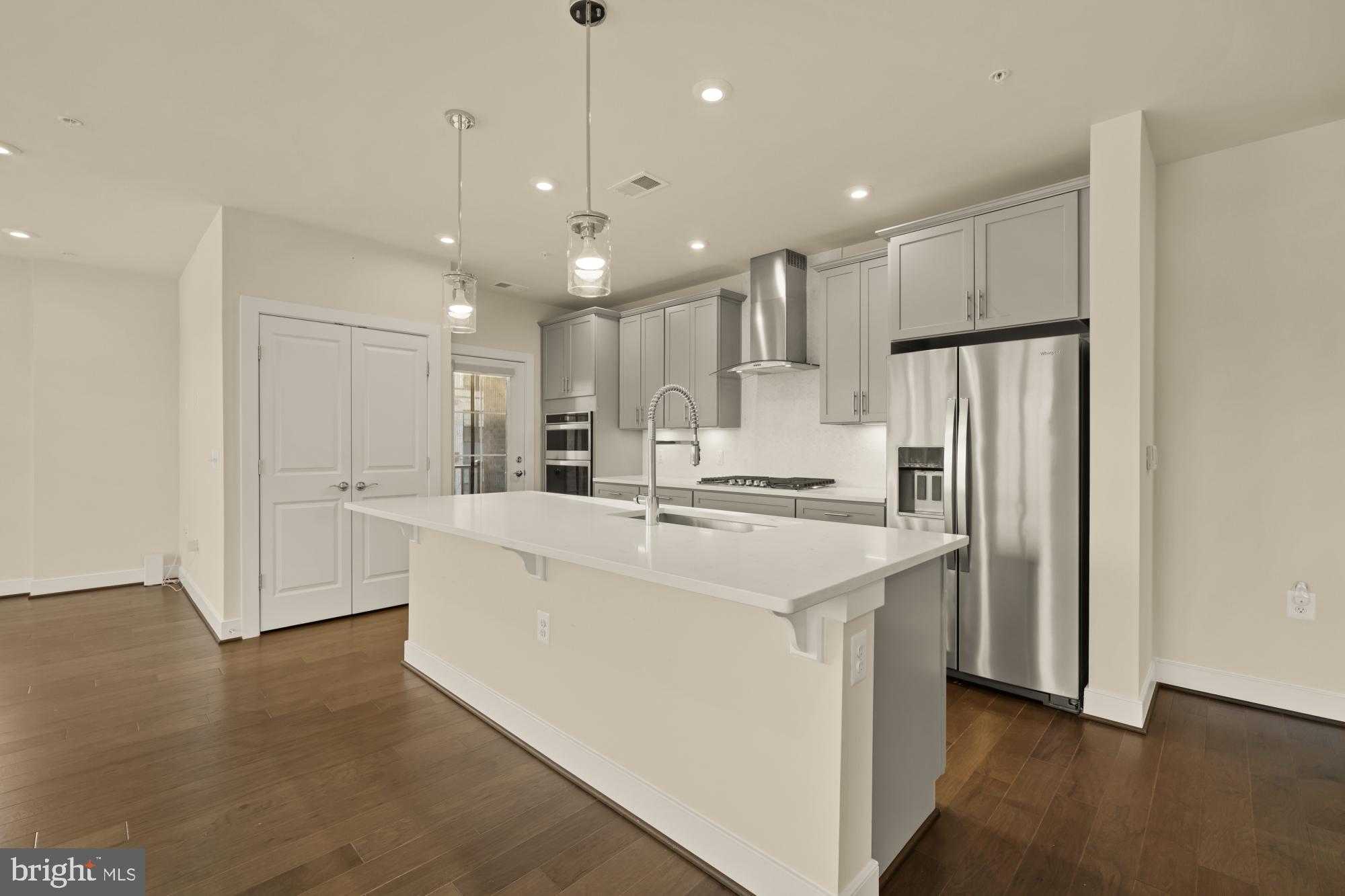 2320 Field Point Road, Unit 4304 Herndon, VA 20171 - Photo 6 of 43 a kitchen with kitchen island a refrigerator a sink and a oven