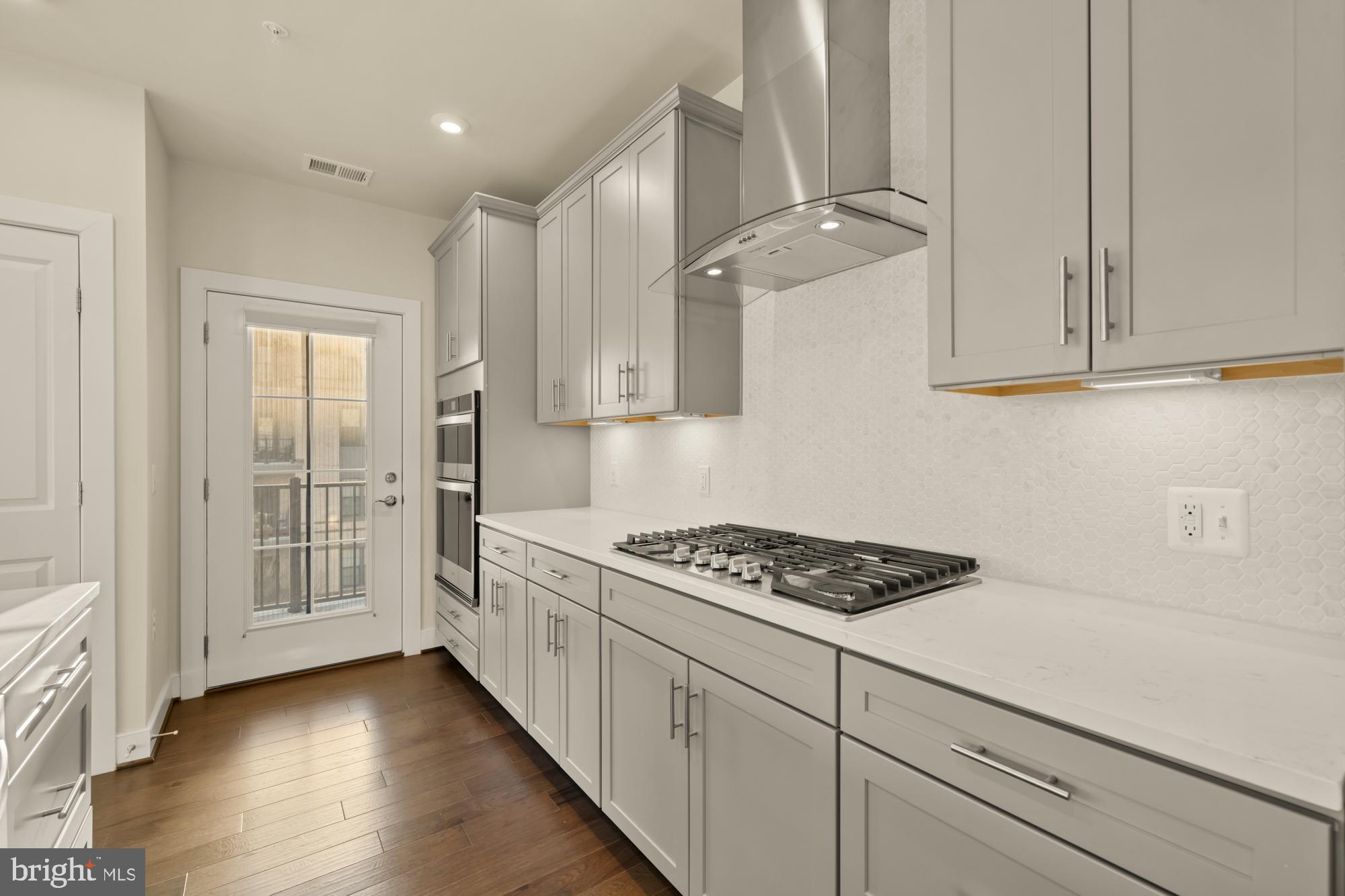 2320 Field Point Road, Unit 4304 Herndon, VA 20171 - Photo 10 of 43 a kitchen with stainless steel appliances granite countertop a stove a sink and a refrigerator