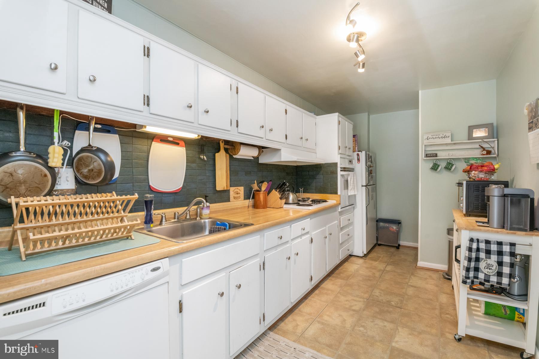2133 Pitney Road Parkville, MD 21234 - Photo 8 of 25 Gallery Image 8