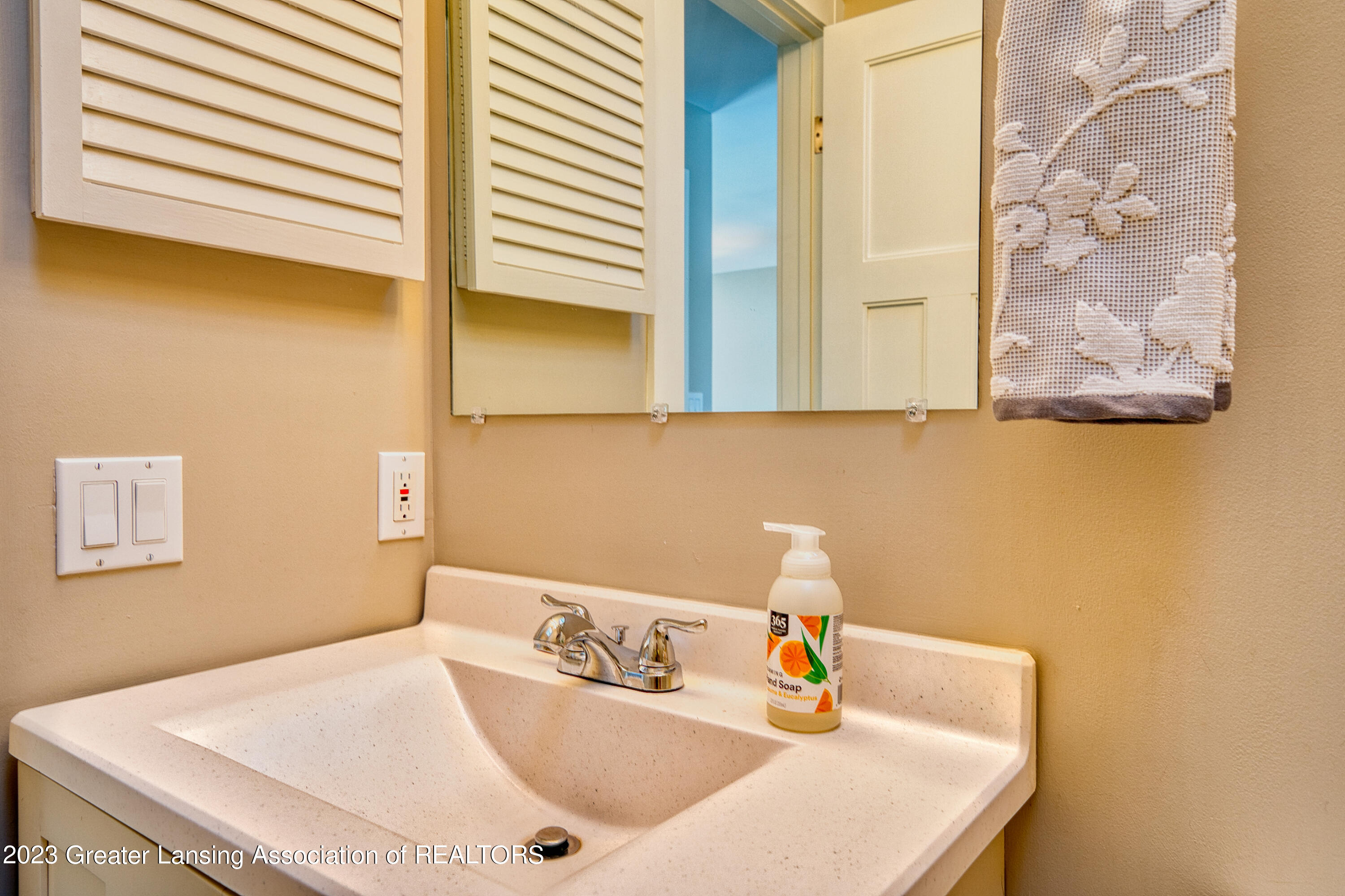 1175 Buckingham Road Haslett, MI 48840 - Photo 26 of 58 Bathroom
