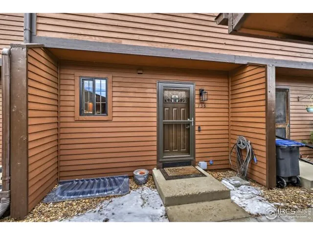 a view of an ocean and a mountain view