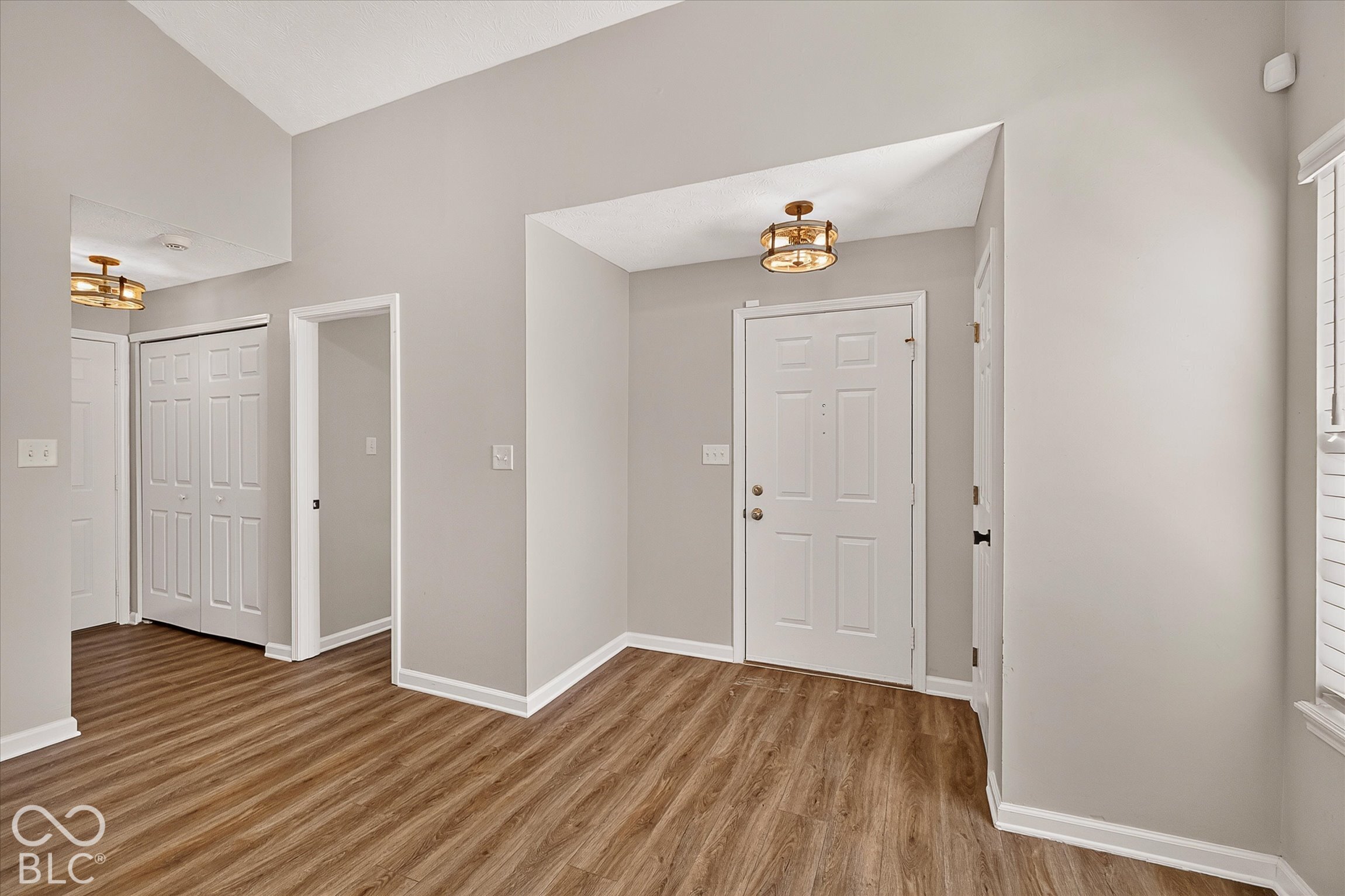 9741 Roxbury Drive Fishers, IN 46038 - Photo 3 of 27 Gallery Image 3
