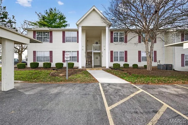 $170,000 | 801 Sugar Valley Court, Unit 5, St. Peters, MO 63376