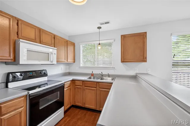 $170,000 | 801 Sugar Valley Court, Unit 5, St. Peters, MO 63376