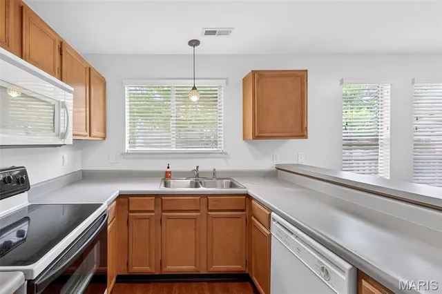 $170,000 | 801 Sugar Valley Court, Unit 5, St. Peters, MO 63376