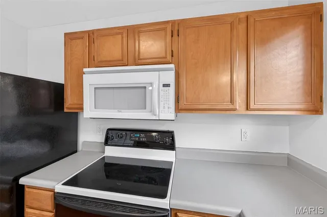 $170,000 | 801 Sugar Valley Court, Unit 5, St. Peters, MO 63376