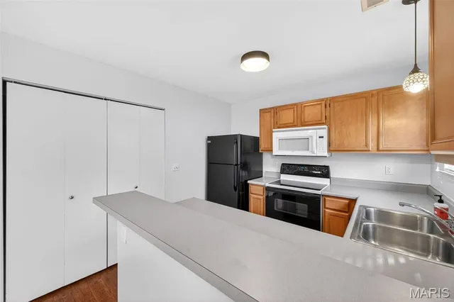 $170,000 | 801 Sugar Valley Court, Unit 5, St. Peters, MO 63376