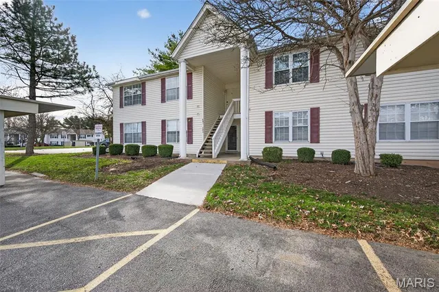 $170,000 | 801 Sugar Valley Court, Unit 5, St. Peters, MO 63376