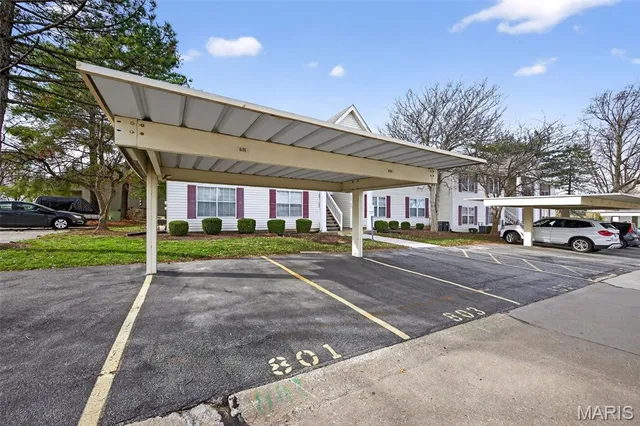$170,000 | 801 Sugar Valley Court, Unit 5, St. Peters, MO 63376