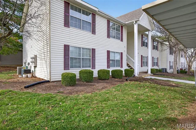 $170,000 | 801 Sugar Valley Court, Unit 5, St. Peters, MO 63376