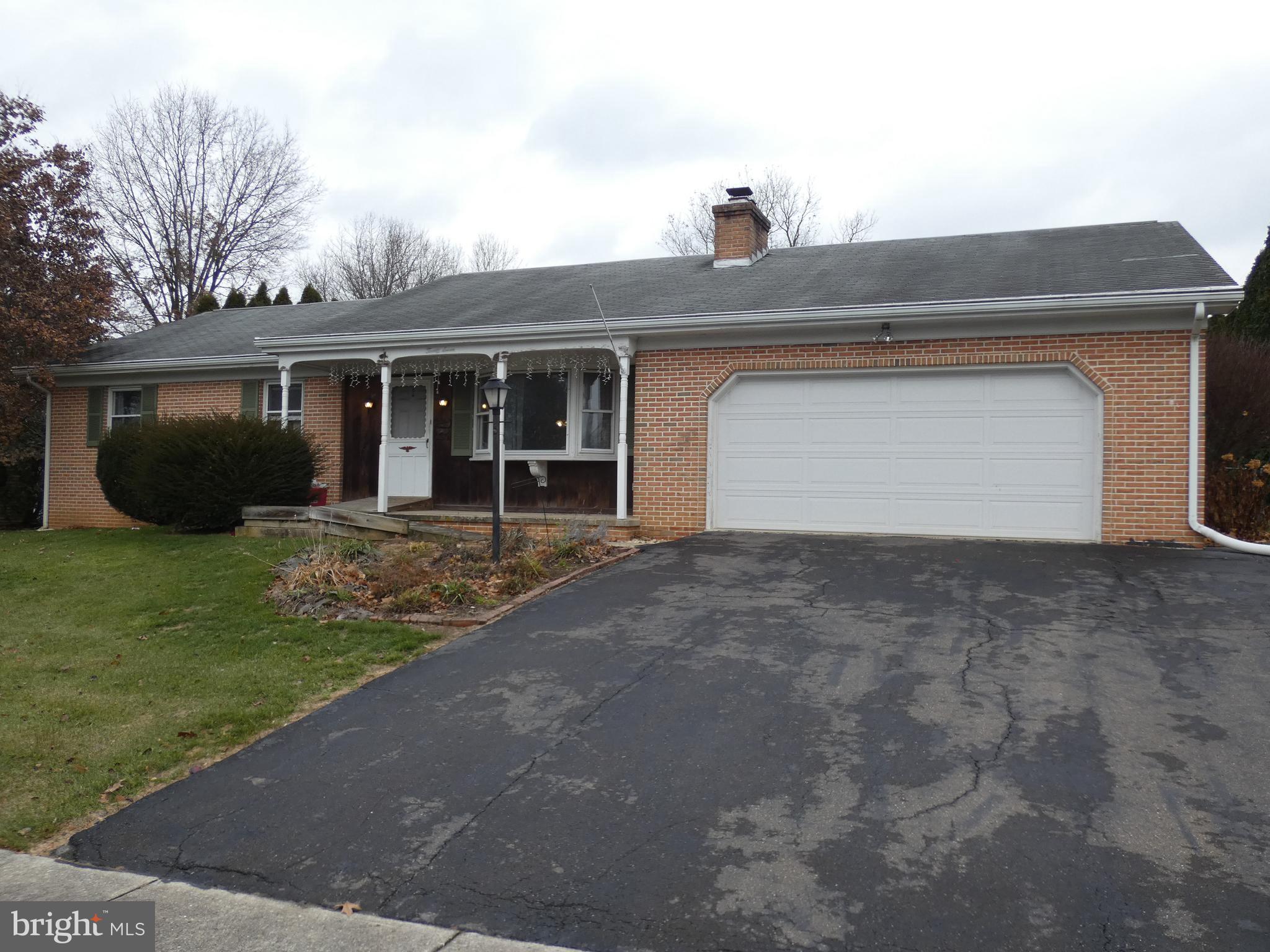 27 Heritage Road Akron, PA 17501 - Photo 2 of 28 V2
