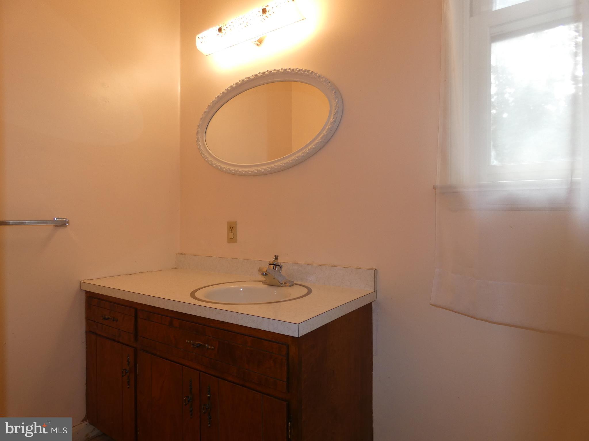 27 Heritage Road Akron, PA 17501 - Photo 22 of 28 Half Bath