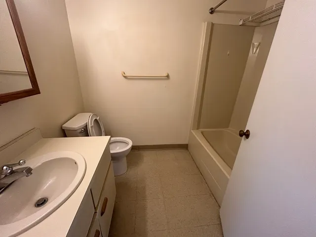 $2,450 | 50 South Common Street, Unit 403, Lynn, MA 01902