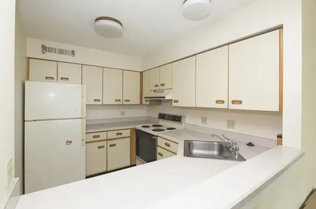 $2,450 | 50 South Common Street, Unit 403, Lynn, MA 01902