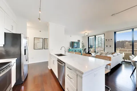 $549,900 | 421 West Huron Street, Unit 604, Chicago, IL 60654