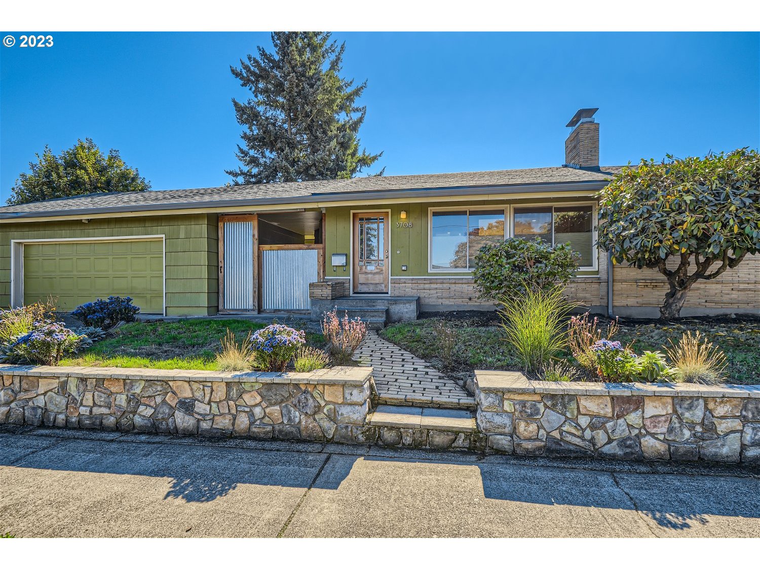 3708 Northeast Rosa Parks Way Portland, OR 97211 - Photo 1 of 36 Gallery Image 1