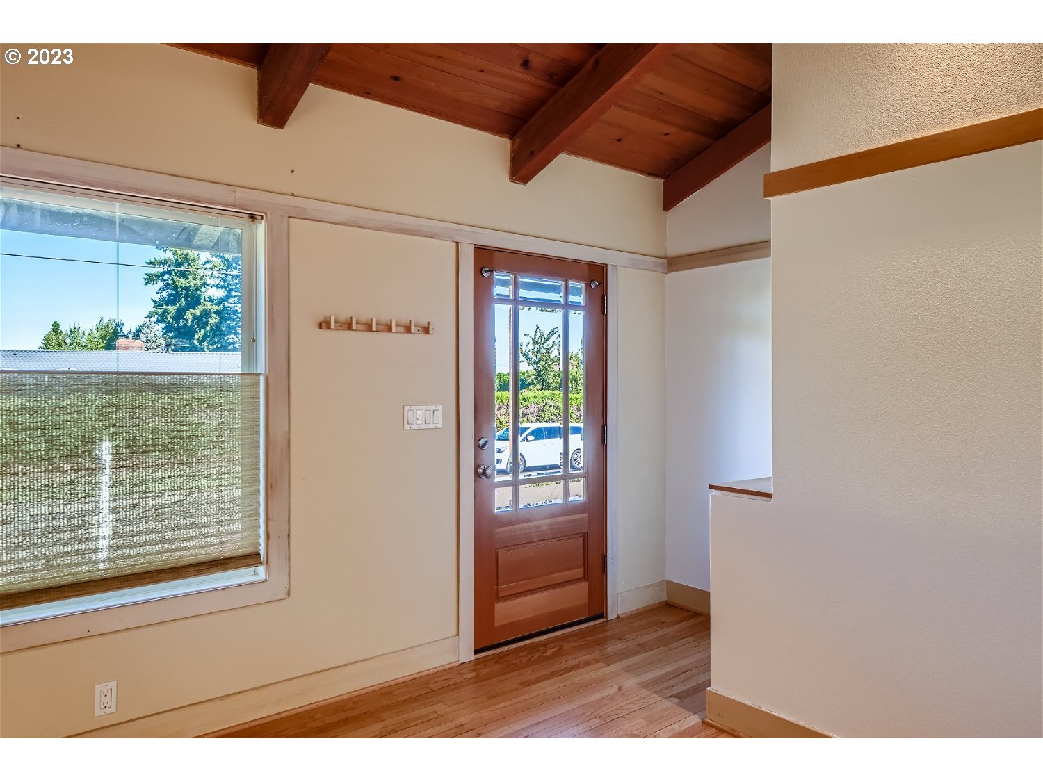 3708 Northeast Rosa Parks Way Portland, OR 97211 - Photo 4 of 36 Living Room/Entrance