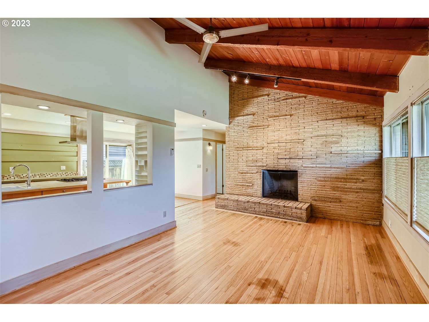 3708 Northeast Rosa Parks Way Portland, OR 97211 - Photo 5 of 36 Living Room