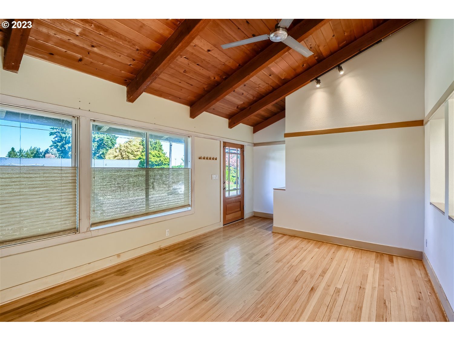3708 Northeast Rosa Parks Way Portland, OR 97211 - Photo 7 of 36 Living Room