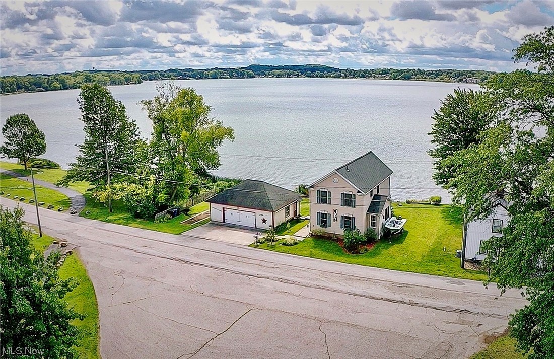 2332 Canfield Road Akron, OH 44312 - Photo 2 of 33 Waterfront property, Springfield Lake