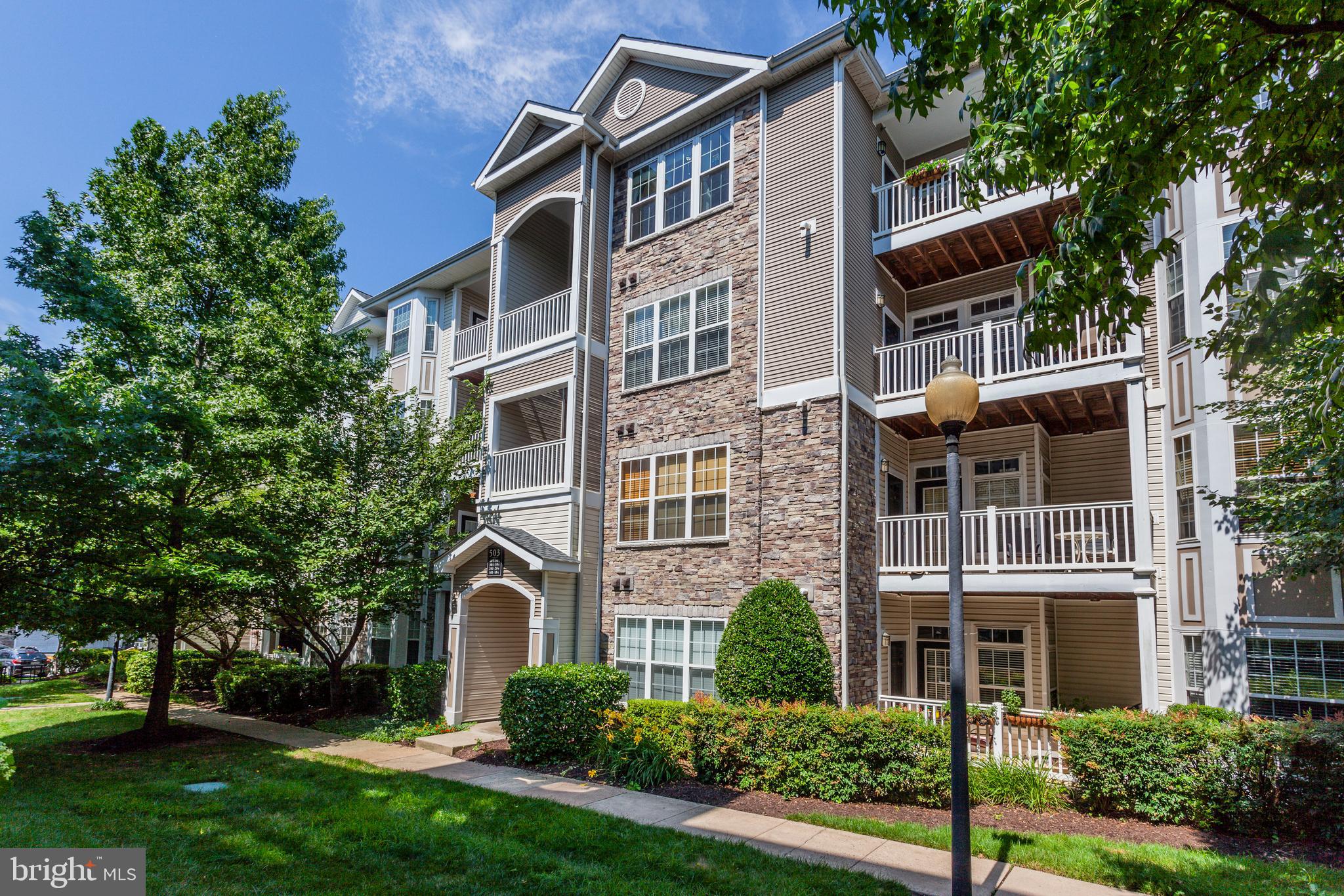 503 Sunset View Terrace Southeast, Unit 403 Leesburg, VA 20175 - Photo 2 of 40