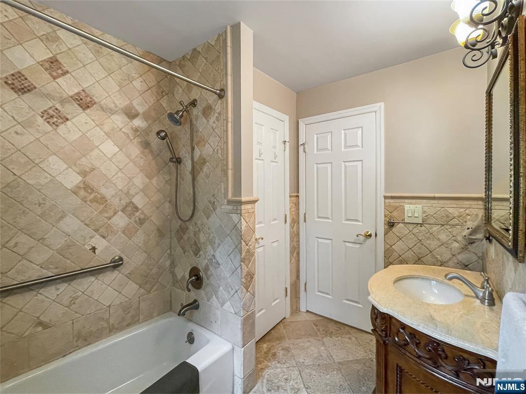 445 Nevada Street Paramus, NJ 07652 - Photo 33 of 50