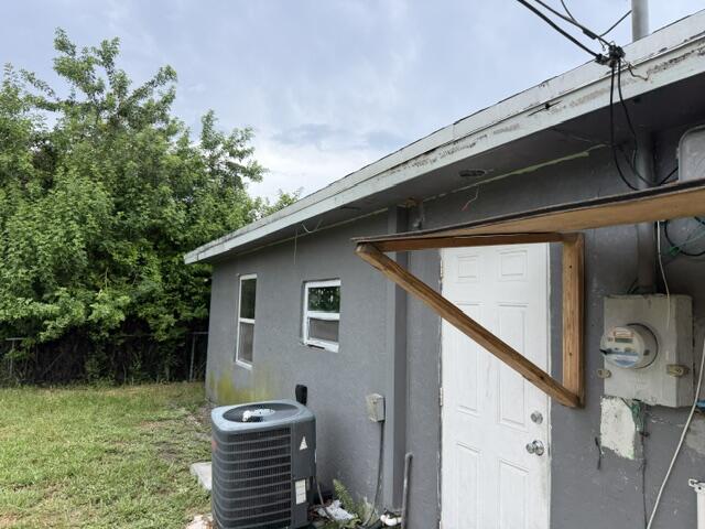 1219 Highland Road Lake Worth, FL 33462 - Photo 5 of 6 side area