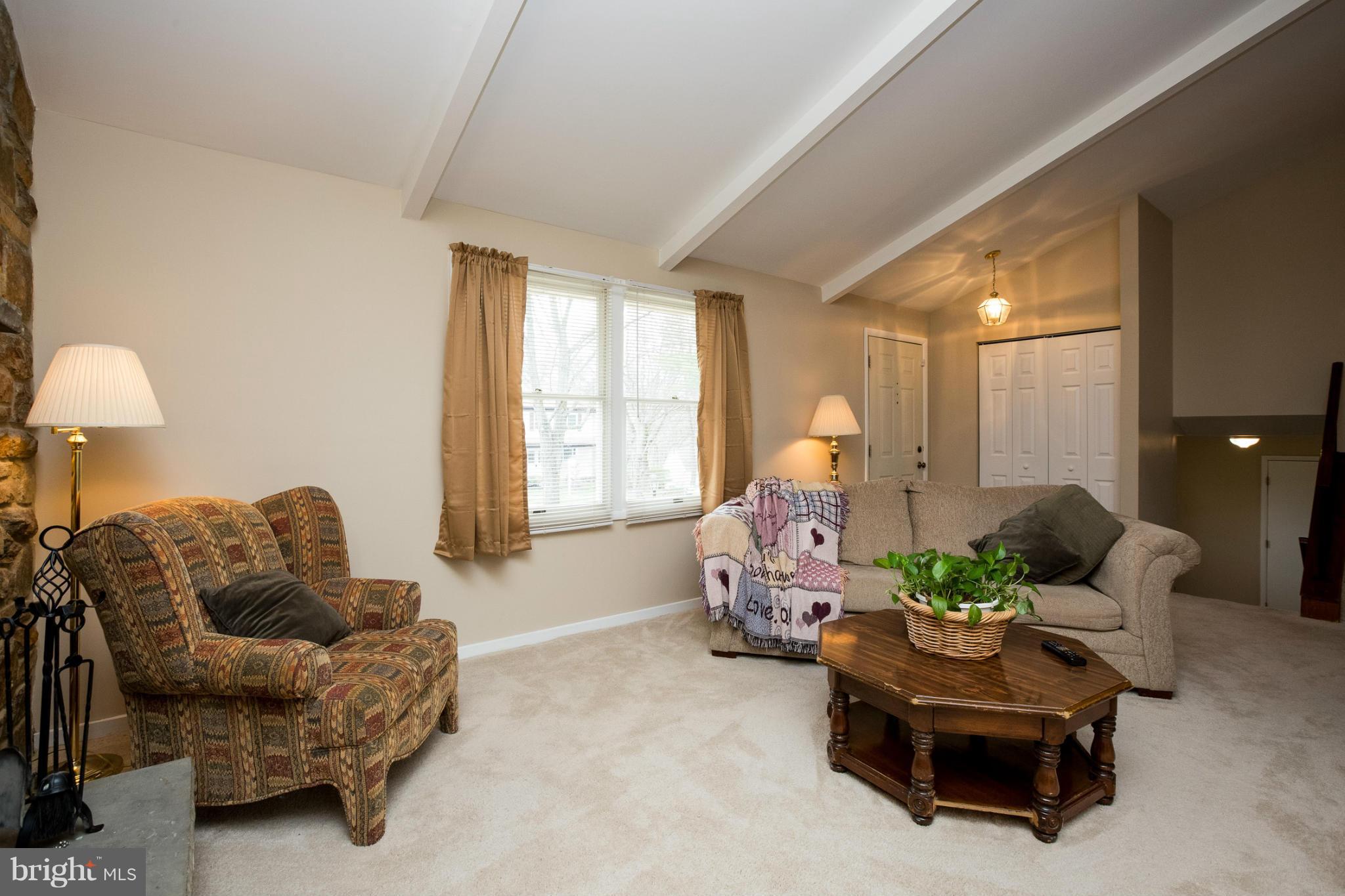 5213 Lightning View Road Columbia, MD 21045 - Photo 4 of 21 Living Room