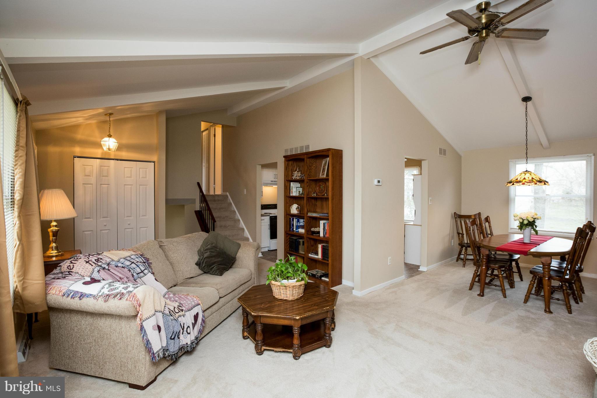 5213 Lightning View Road Columbia, MD 21045 - Photo 5 of 21 Living Room