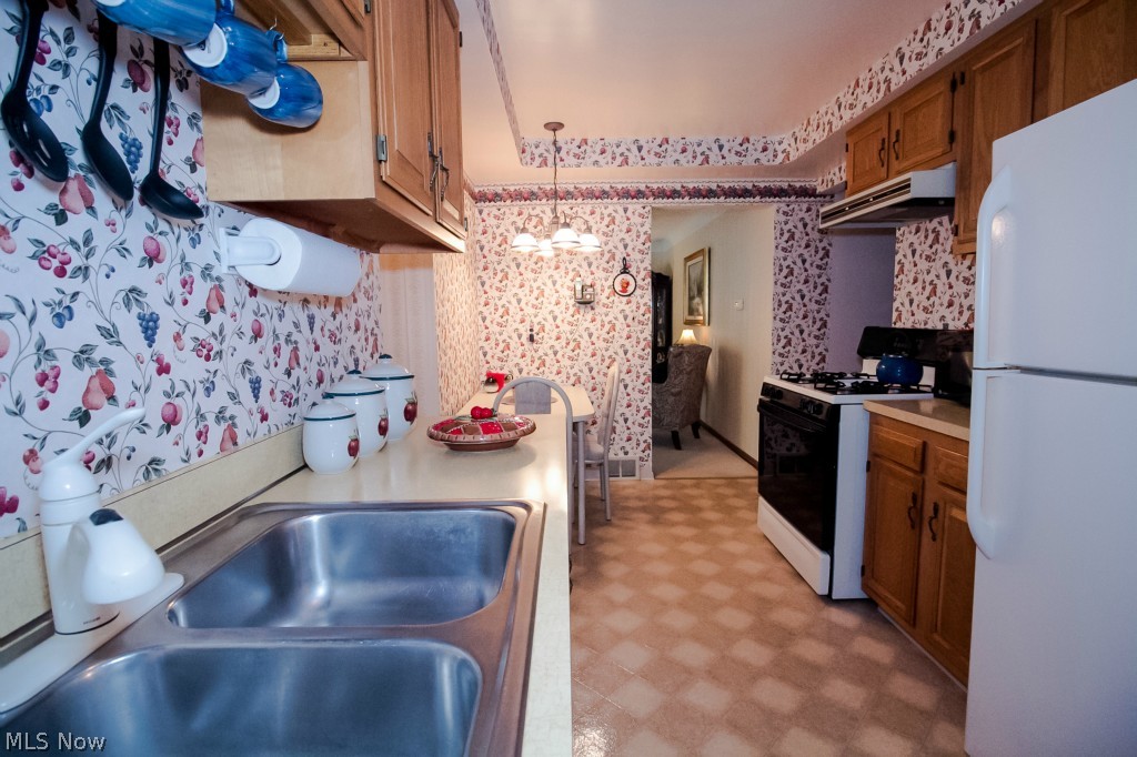 4844 South Sedgewick Road Cleveland, OH 44124 - Photo 9 of 25