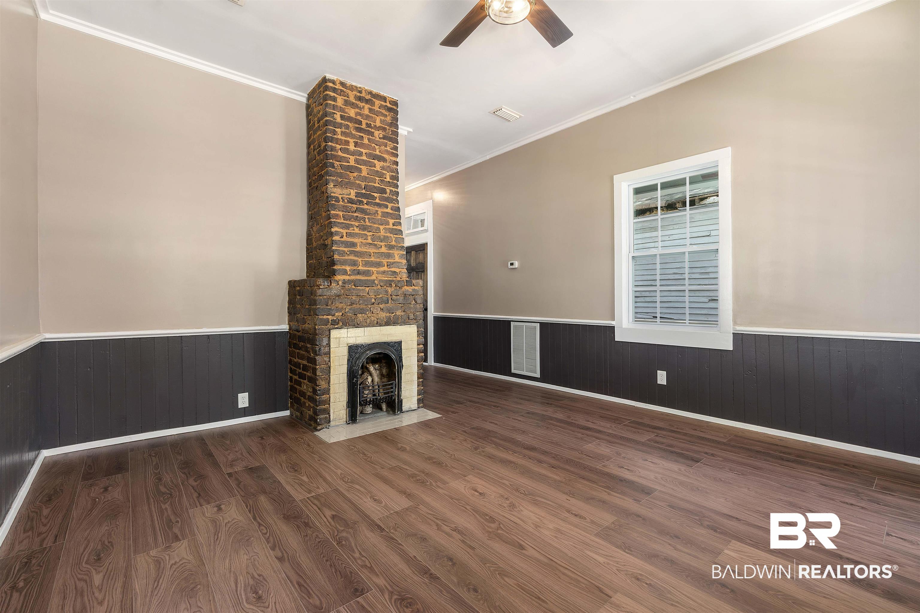 906 Texas Street Mobile, AL 36604 - Photo 7 of 25 Living Room