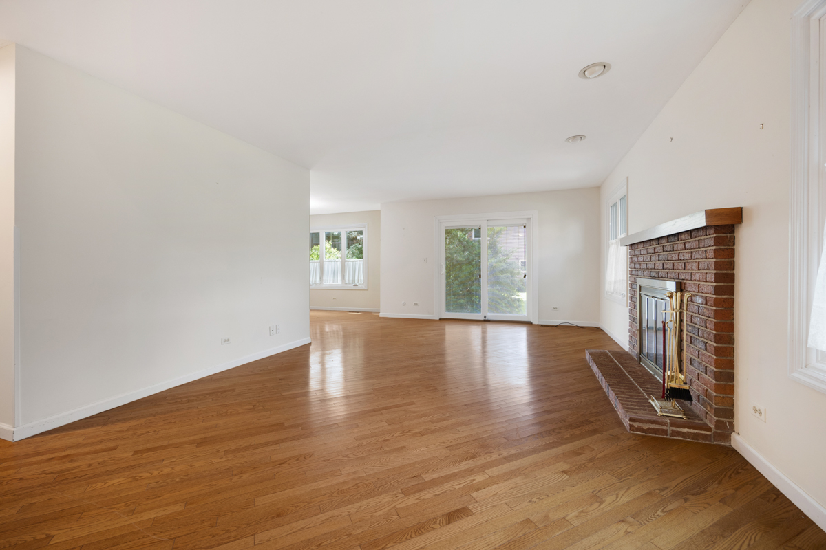 1153 South Linneman Road, Unit 1153 Mount Prospect, IL 60056 - Photo 4 of 25