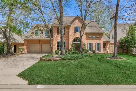 $995,000 | 170 Hazelcrest Drive, The Woodlands, TX 77382