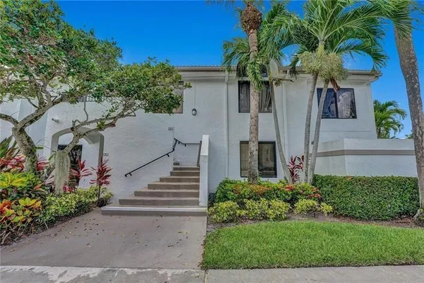 $8,000 | 7533 Glendevon Lane, Unit 907, Delray Beach, FL 33446