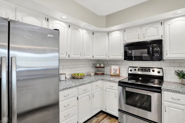 $319,900 | 8148 Shoreridge Terrace, Unit 23, Indianapolis, IN 46236