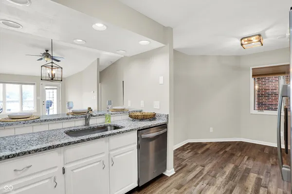 $325,000 | 8148 Shoreridge Terrace, Unit 23, Indianapolis, IN 46236
