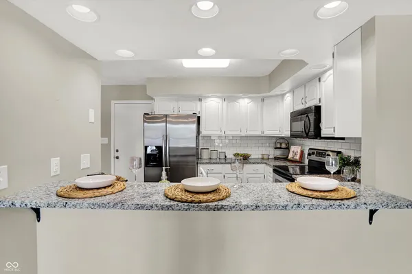 $325,000 | 8148 Shoreridge Terrace, Unit 23, Indianapolis, IN 46236