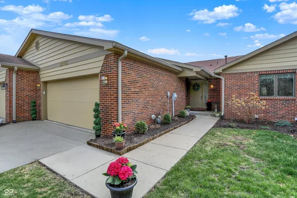 $325,000 | 8148 Shoreridge Terrace, Unit 23, Indianapolis, IN 46236