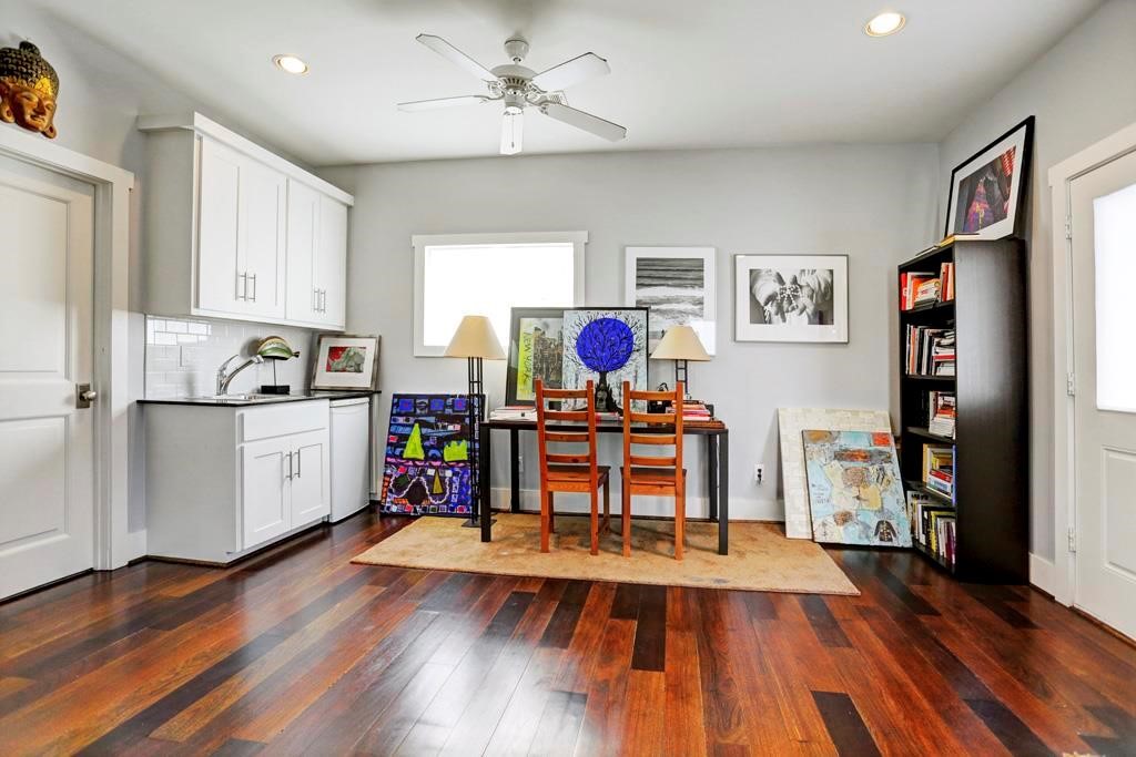 926 Nicholson Street Houston, TX 77008 - Photo 30 of 36 Complete with a kitchenette and full bath, the detached living space is well-suited for long-term guests, multigenerational living, or creative pursuits.