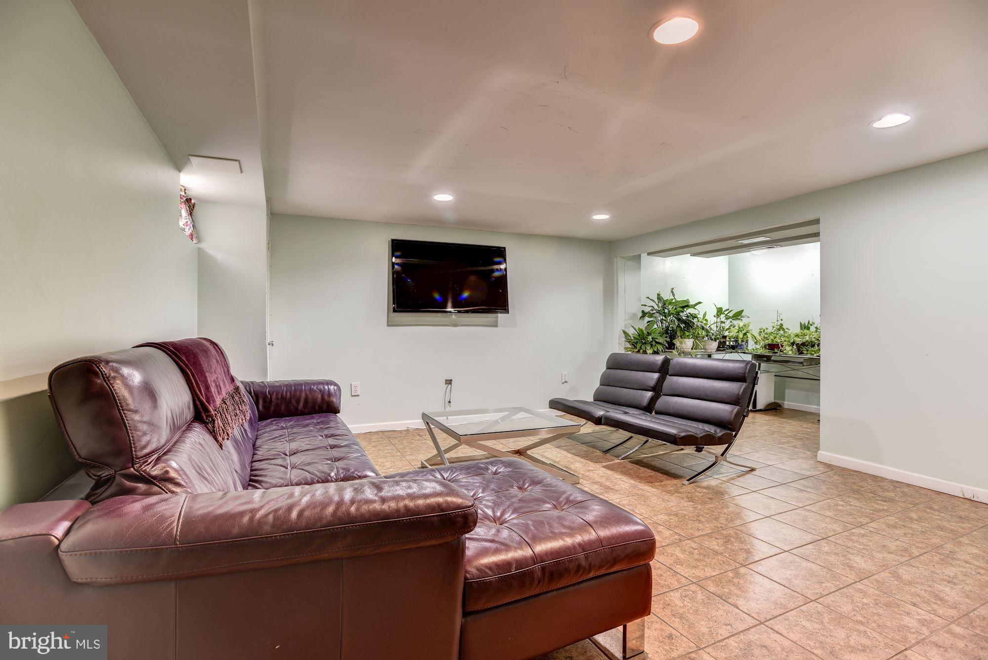 1320 Kitmore Road Baltimore, MD 21239 - Photo 16 of 26 Family Room