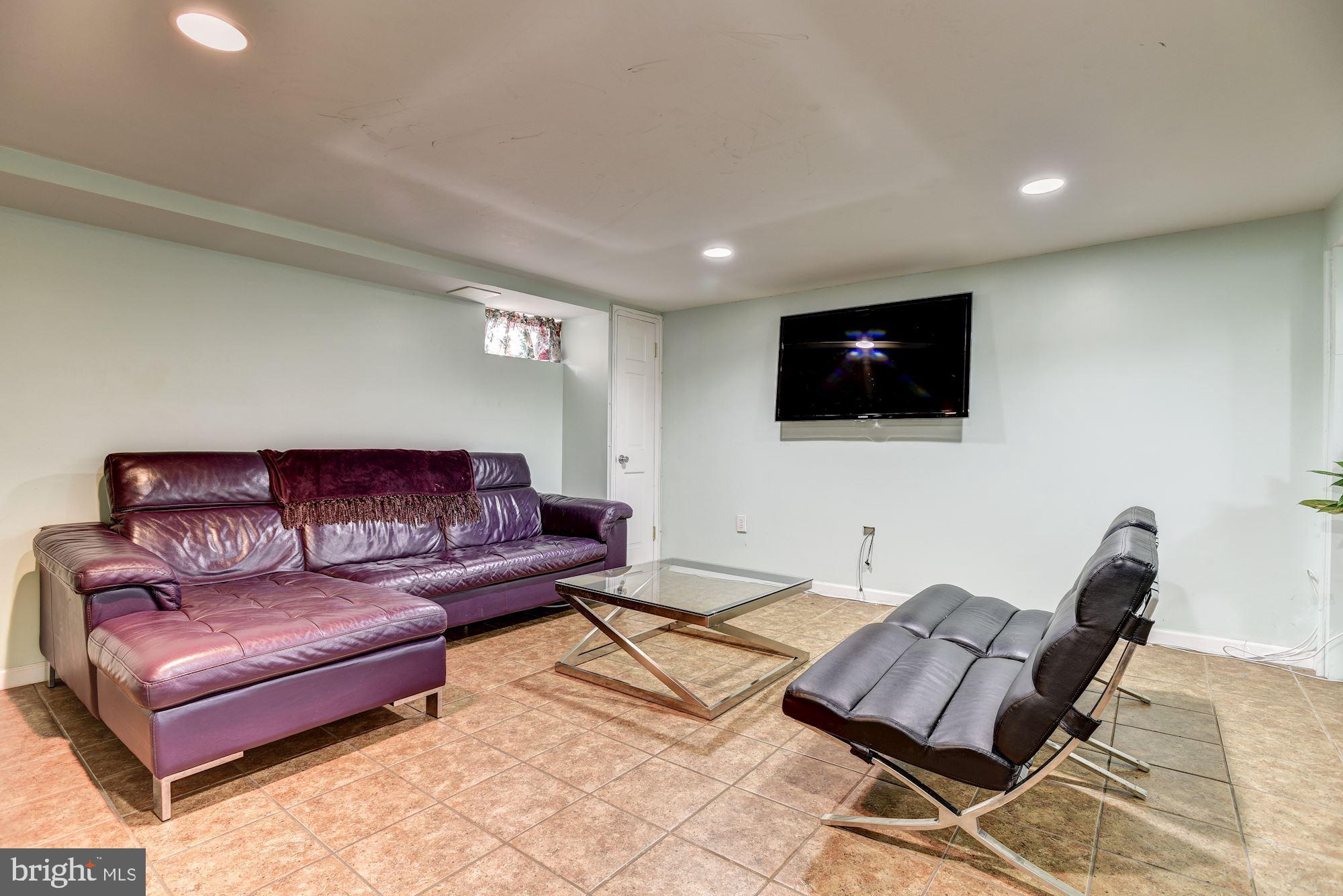 1320 Kitmore Road Baltimore, MD 21239 - Photo 17 of 26 Family Room