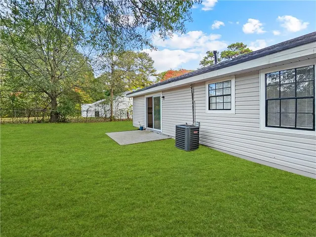a view of a house with a backyard