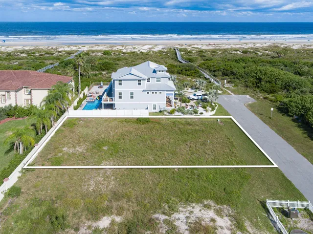 a view of a tennis court