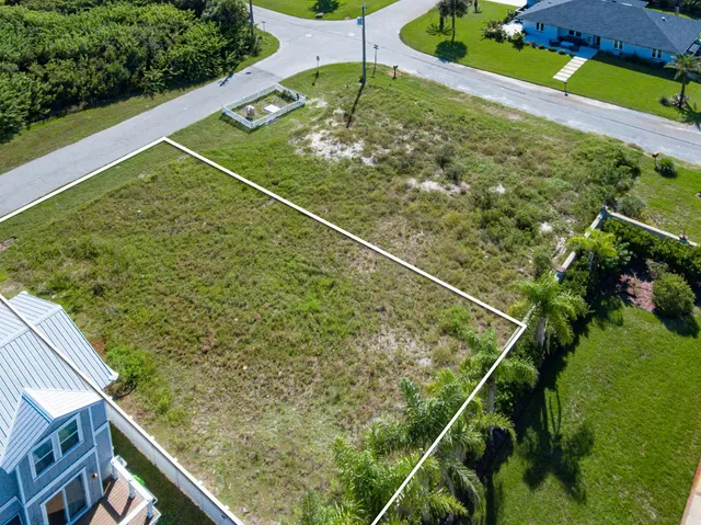 a view of a tennis court